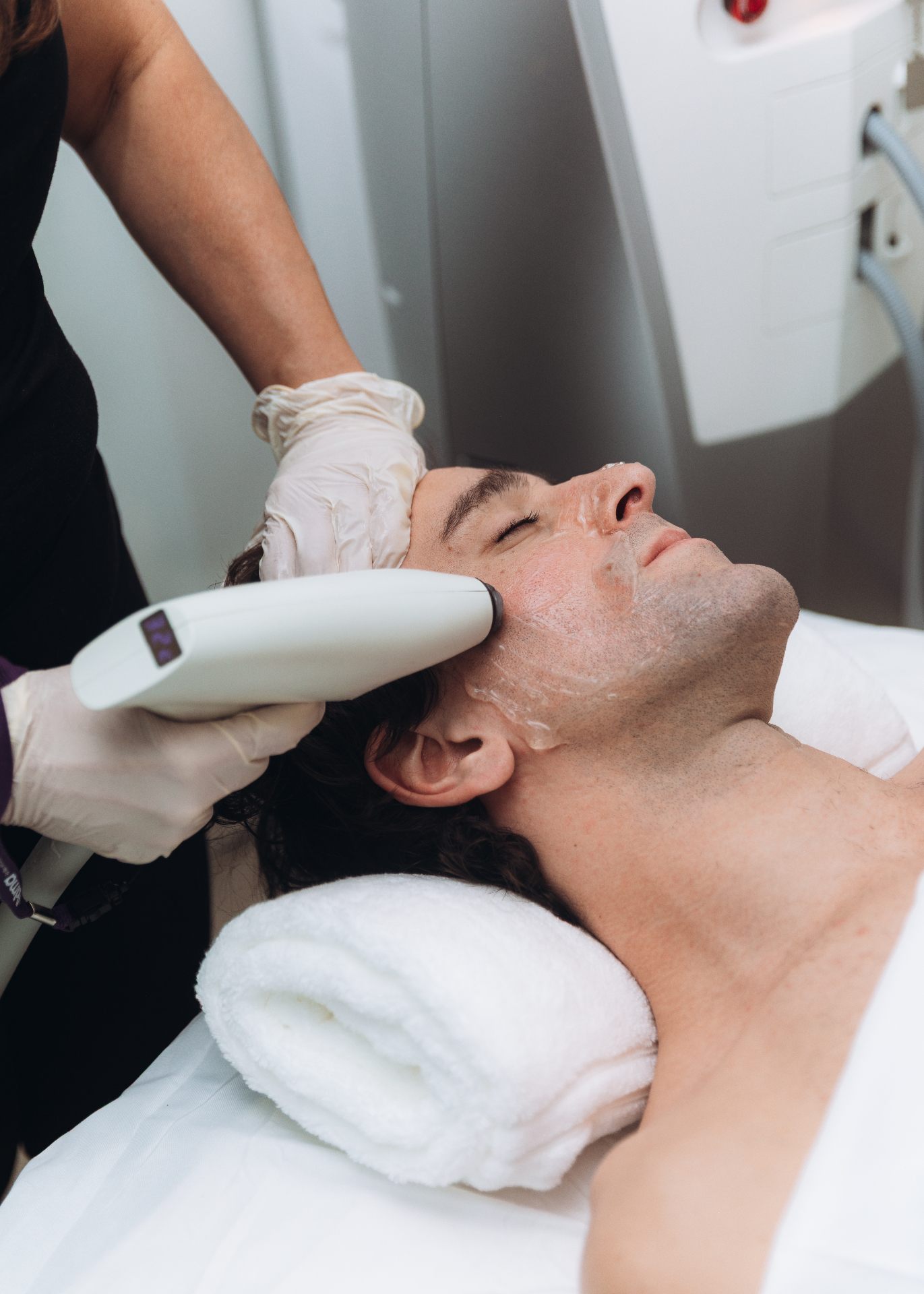 Ultrasound facial treatment at HBL Spa